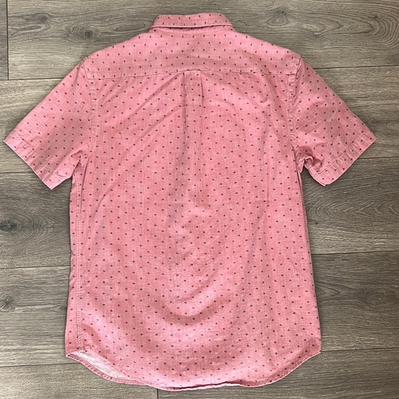 Old Navy Casual Short Sleeve Button Down Shirt - Picture 7 of 7